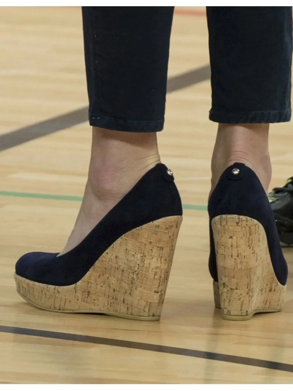 Stuart Weitzman Corkswoon navy suede wedge, size 9.5 - Picture 3 of 12